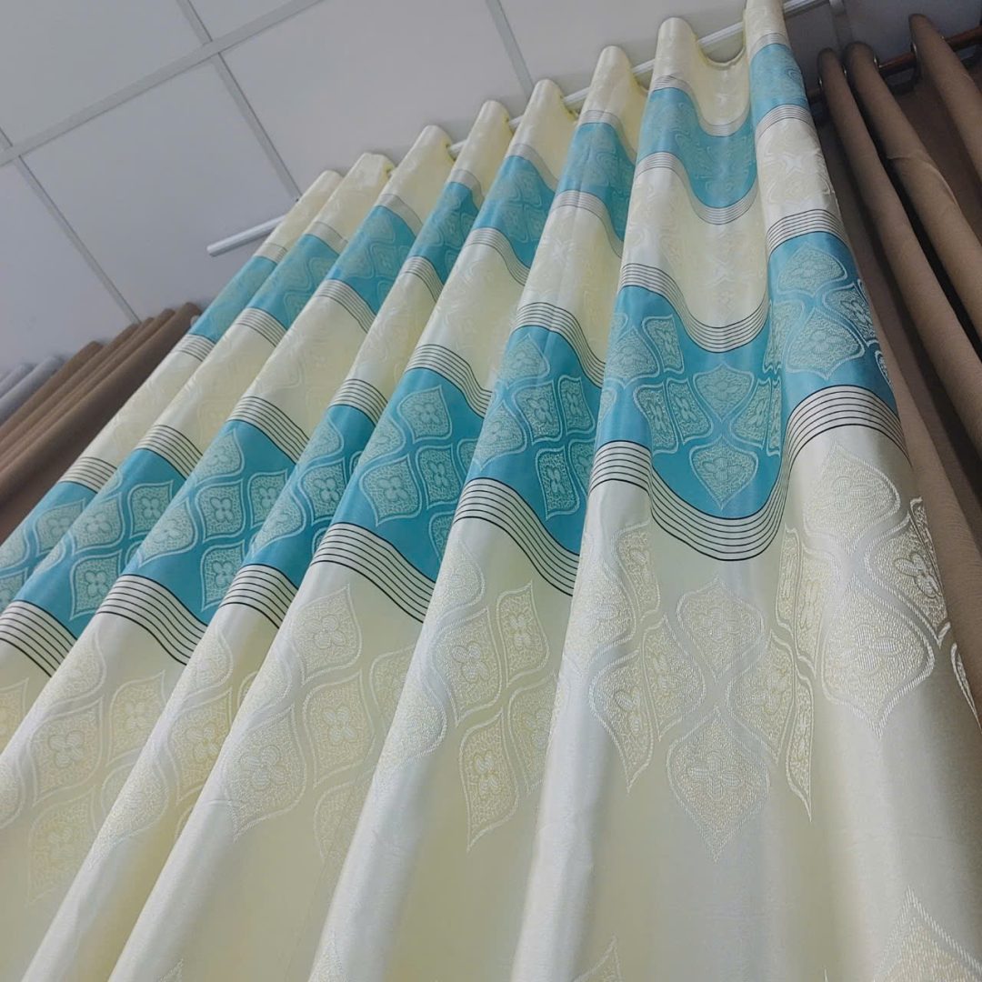 Rèm Vải Nhẹ Nhàng Màu Xanh Ngọc và Màu Kem Có Hoa Văn