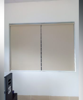 Rèm cuốn trơn 241202 cho nhà phố. 15 rem cuon long thanh 1 1