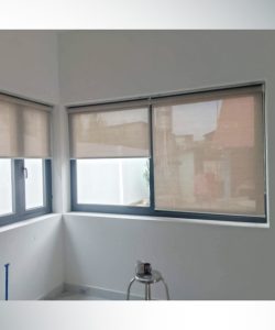 Rèm Cuốn Lưới 241204 1 Cho Phòng Khách Nhà Phố