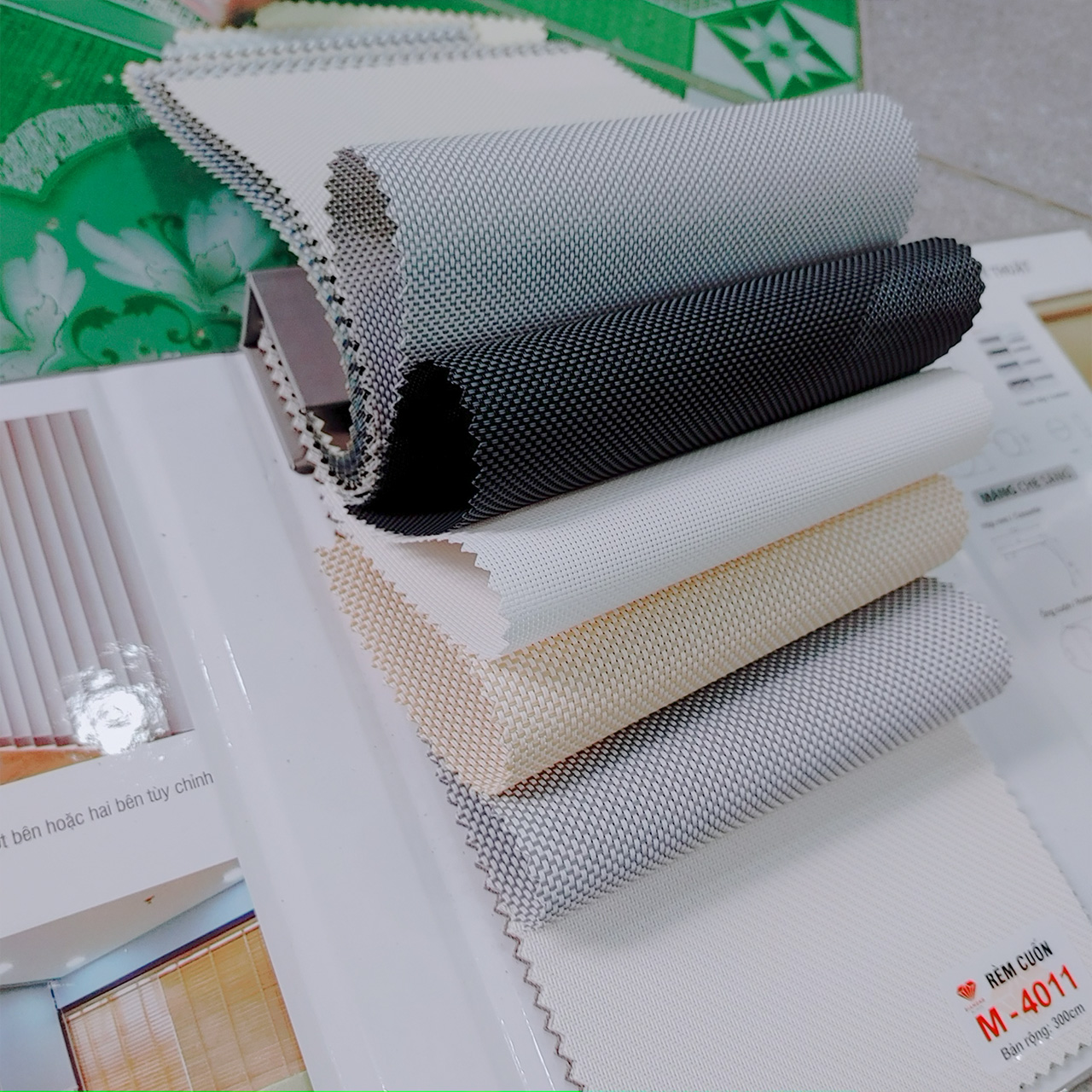 Rèm Cuốn Diamond Blinds - Cản Sáng 100%, Lưới 80%, Đa Dạng Mẫu Mã Cao Cấp 72 Rèm Cuốn Diamond Blinds