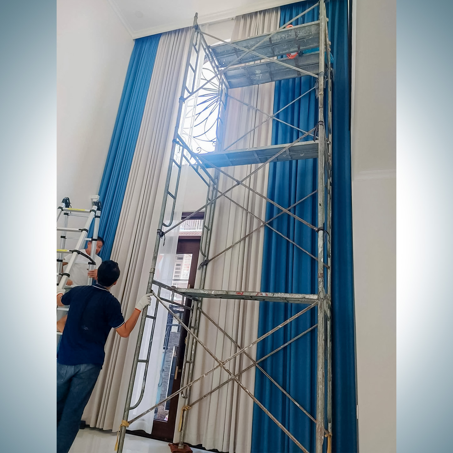 Thi Công Rèm Cửa Thông Tầng Phòng Khách Tại Lê Đức Thọ An Hội Tây | Rèm Cửa Thiên Kim 5 Thi Công Rèm Cửa Thông Tầng Phòng Khách Tại Lê Đức Thọ An Hội Tây | Rèm Cửa Thiên Kim - Ảnh 3