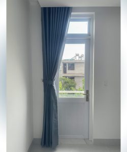 Chuyên thi công lắp đặt rèm cửa giá rẻ TpHCM 17 rem vai cua ra vao ban cong lau 1