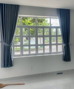 Chuyên thi công lắp đặt rèm cửa giá rẻ TpHCM 15 rem vai cua so lon phong khach