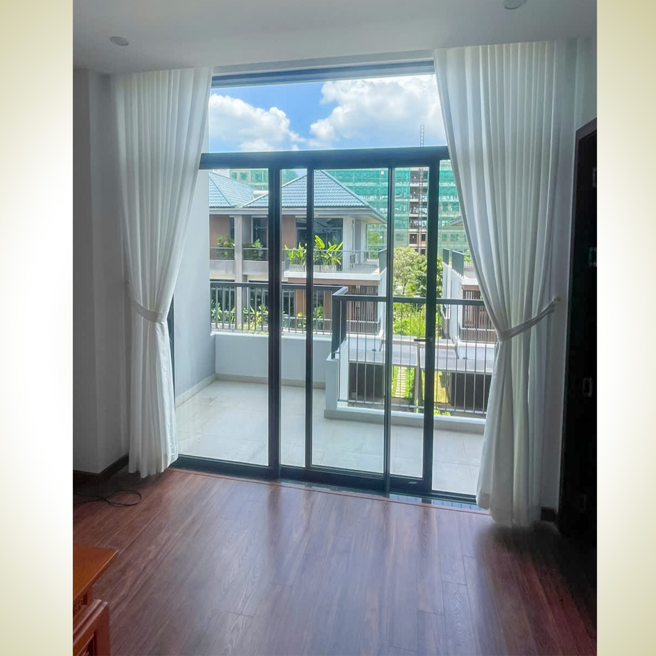 rèm voan trắng họa tiết phòng ngủ Lắp Đặt Rèm Cửa Đường Phan Văn Trị