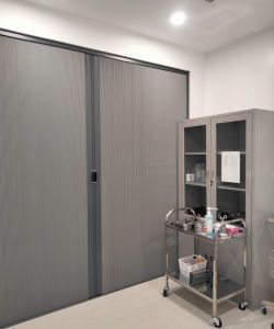Rèm tổ ong cách nhiệt điều hòa tốt hơn rèm cuốn?